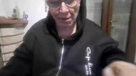 Snapshot of domynius10 chatting on February 25, 2:10 am domynius10 online show from February 25, 2:10 am