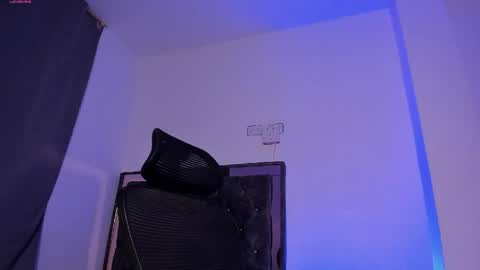 Donat Independent Model online show from April 16, 1:50 am