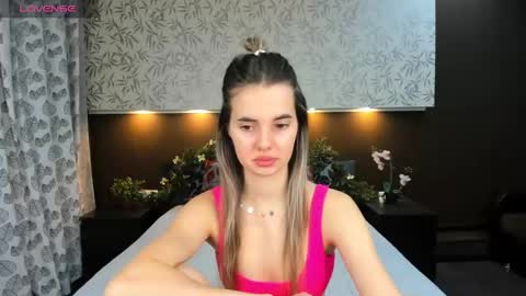 Snapshot of donnaaa_evans chatting on December 20, 1:14 am Donna On GMT2 Mon-Fri 3-9 AM online show from December 20, 1:14 am