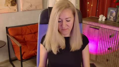 Donna online show from May 27, 7:00 pm