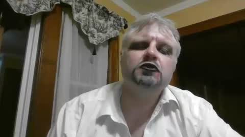 Snapshot of donseanh chatting on November 1, 4:25 am The Don online show from November 1, 4:25 am