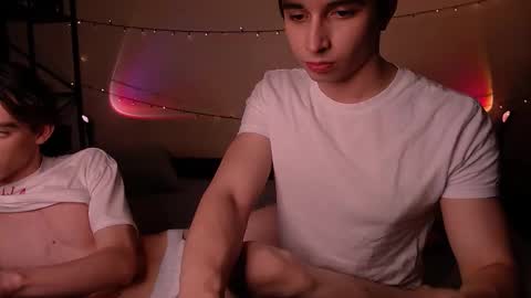 Snapshot of dontknowloool chatting on November 21, 7:45 pm EliotKenny online show from November 21, 7:45 pm