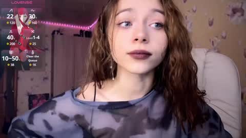 Snapshot of dontoke_ chatting on February 2, 3:49 pm Nicole online show from February 2, 3:49 pm