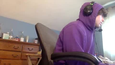 donutking42069 online show from April 5, 6:16 pm