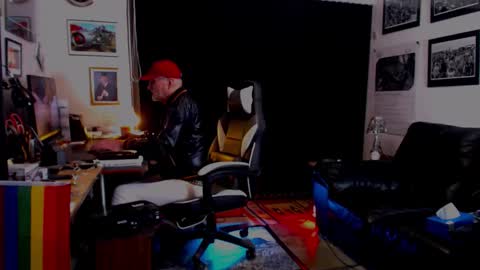 Snapshot of dopeleaf2 chatting on September 27, 6:35 pm dopeleaf2 online show from September 27, 6:35 pm