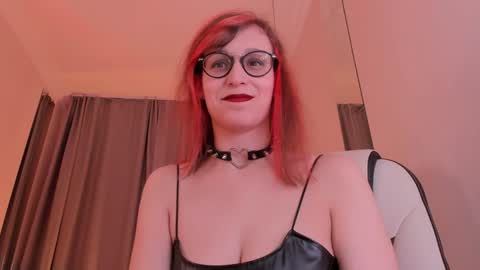 Snapshot of dora_marcelli chatting on December 5, 10:12 am Your Dora Follow me 3 online show from December 5, 10:12 am