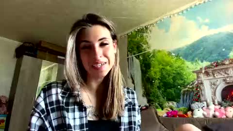 Snapshot of doreathaeppinette chatting on June 17, 2:36 am Rossy online show from June 17, 2:36 am