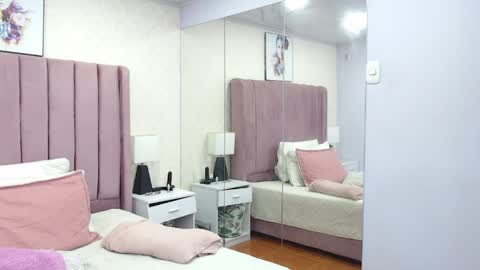 Anny online show from April 17, 5:05 pm