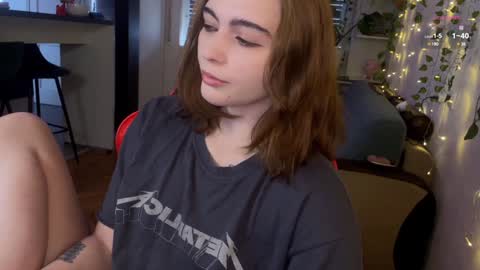 Snapshot of dorfmatratze_ chatting on January 15, 7:48 am Alice online show from January 15, 7:48 am