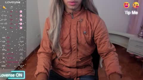 Snapshot of dorian_lev chatting on February 15, 12:11 pm Nicolle online show from February 15, 12:11 pm