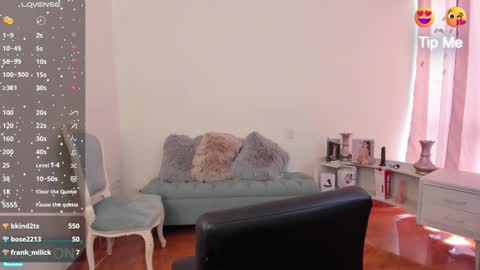 Snapshot of dorian_lev chatting on March 3, 4:46 pm Nicolle online show from March 3, 4:46 pm