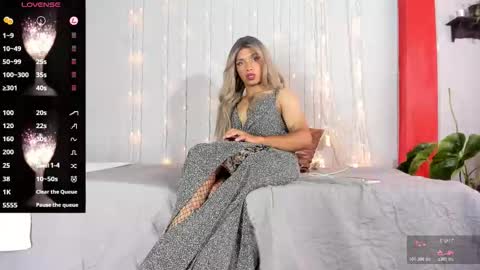 Nicolle online show from March 3, 7:20 pm