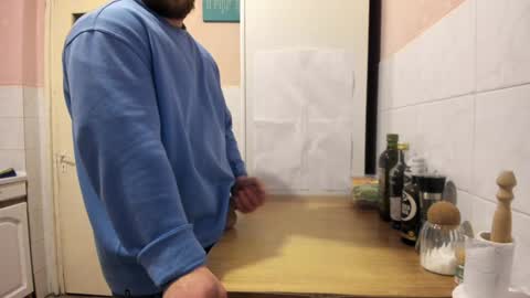 Snapshot of doriancretu95 chatting on December 27, 8:39 pm menu below online show from December 27, 8:39 pm