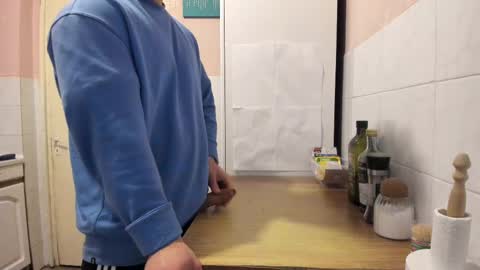 Snapshot of doriancretu95 chatting on February 16, 10:10 am menu below online show from February 16, 10:10 am