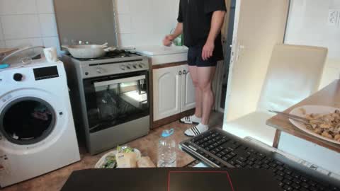 Snapshot of doriancretu95 chatting on September 27, 12:43 pm menu below online show from September 27, 12:43 pm