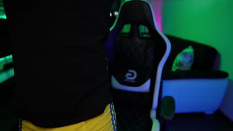 Dorian Reyes online show from February 7, 1:15 am