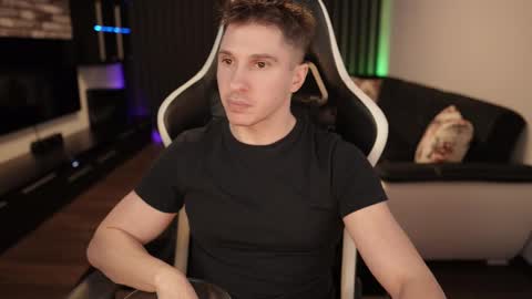 Dorian Reyes online show from February 17, 12:21 am