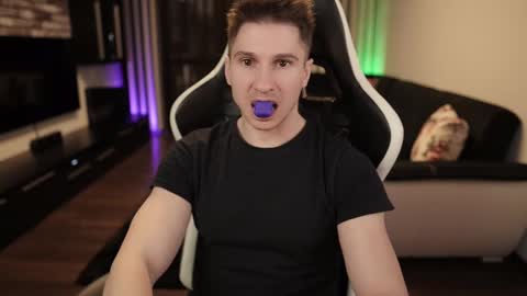 Dorian Reyes online show from February 17, 10:36 pm