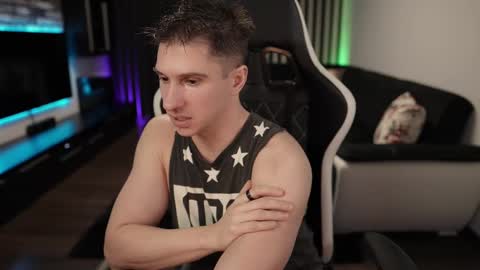 Dorian Reyes online show from February 19, 12:14 am