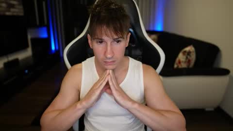 Dorian Reyes online show from September 25, 12:36 am