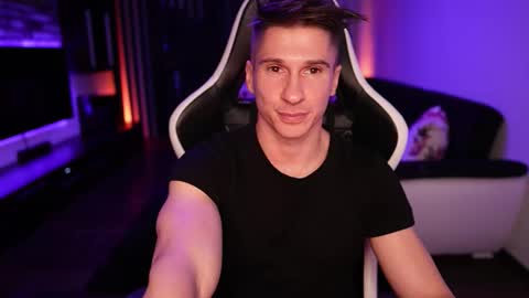 Dorian Reyes online show from October 19, 12:55 am