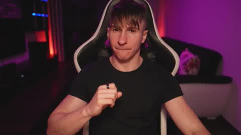 Dorian Reyes online show from November 16, 10:15 pm