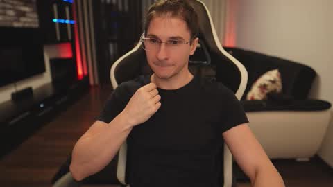 Dorian Reyes online show from February 7, 12:47 am