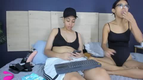 Snapshot of double_charm chatting on May 29, 12:47 pm double_charm online show from May 29, 12:47 pm