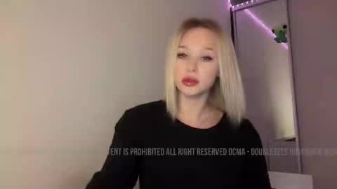 MOLLYYYY dont forget to give me a thumb up online show from December 8, 2:49 am