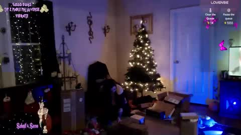 Snapshot of downwiththethiccness chatting on December 24, 3:38 am DownWithTheThiccness online show from December 24, 3:38 am