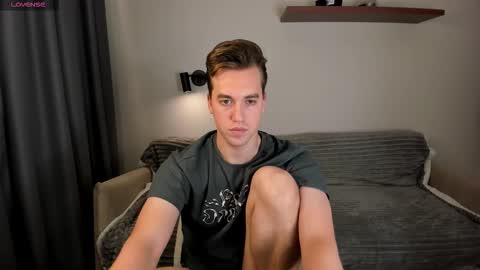 Snapshot of dr_your_dream chatting on October 16, 8:43 pm Mervin  online show from October 16, 8:43 pm