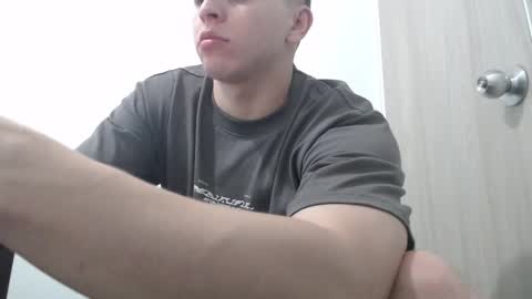 draco_boy2000 online show from November 6, 9:37 pm