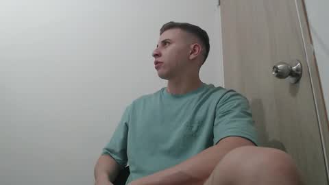 draco_boy2000 online show from November 7, 9:15 pm