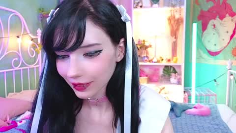 Snapshot of draculaura_ chatting on December 4, 3:15 am Draculaura online show from December 4, 3:15 am