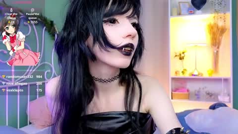 Snapshot of draculaura_ chatting on December 12, 3:10 am Draculaura online show from December 12, 3:10 am