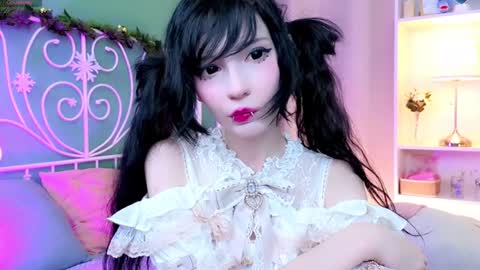 Snapshot of draculaura_ chatting on December 19, 8:55 pm Draculaura online show from December 19, 8:55 pm