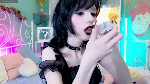 Snapshot of draculaura_ chatting on December 29, 8:58 pm Draculaura online show from December 29, 8:58 pm
