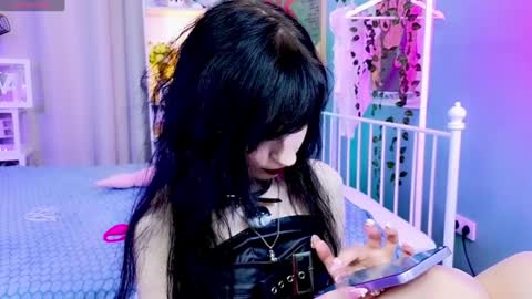 Snapshot of draculaura_ chatting on January 23, 6:45 pm Draculaura online show from January 23, 6:45 pm