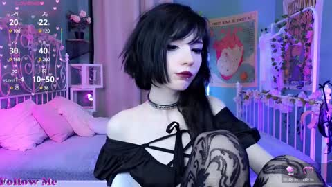 Snapshot of draculaura_ chatting on February 23, 3:24 am Draculaura online show from February 23, 3:24 am