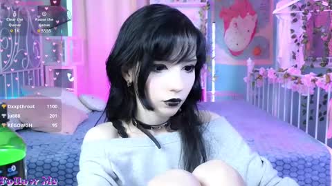 Snapshot of draculaura_ chatting on February 25, 1:50 pm Draculaura online show from February 25, 1:50 pm