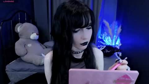 Snapshot of draculaura_ chatting on March 11, 4:10 am Draculaura online show from March 11, 4:10 am