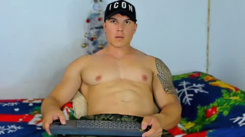 Snapshot of drake_xion1 chatting on December 29, 7:53 pm drake_xion1 online show from December 29, 7:53 pm