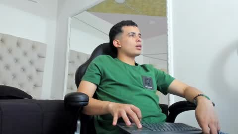 Snapshot of drakostone chatting on April 7, 8:42 pm Drako online show from April 7, 8:42 pm