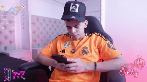 Snapshot of drakostone chatting on April 8, 8:42 pm Drako online show from April 8, 8:42 pm