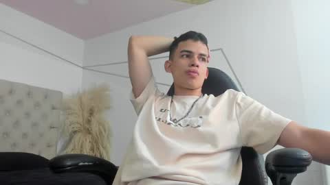 Snapshot of drakostone chatting on April 19, 8:11 pm Drako online show from April 19, 8:11 pm