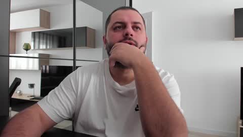 Snapshot of draven_a chatting on January 8, 9:21 am Draven A online show from January 8, 9:21 am