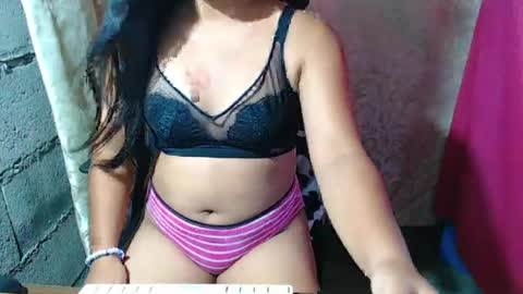 Snapshot of dream_pussyxx chatting on June 22, 10:45 am dream_pussyxx online show from June 22, 10:45 am