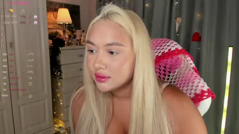 Snapshot of dreamaise chatting on March 27, 2:39 pm Mary pvt open use pink and blue app lovense online show from March 27, 2:39 pm