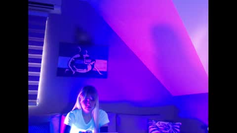 A girl online show from December 22, 7:22 am