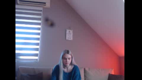 A girl online show from March 6, 8:22 am